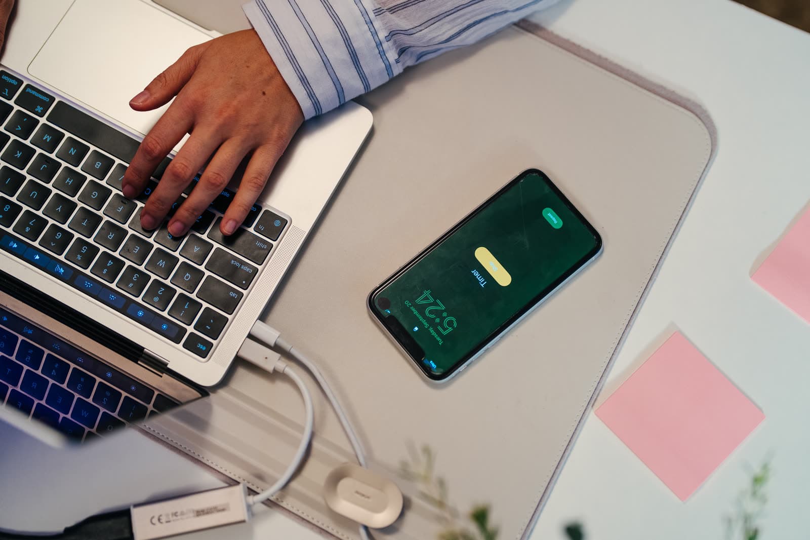 A single timer beside the laptop